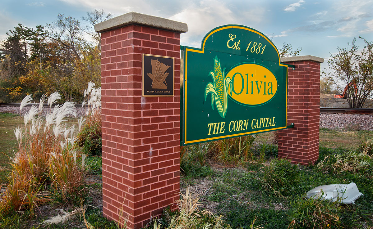 Olivia Area Chamber of Commerce Olivia, MN The Corn Capital of the